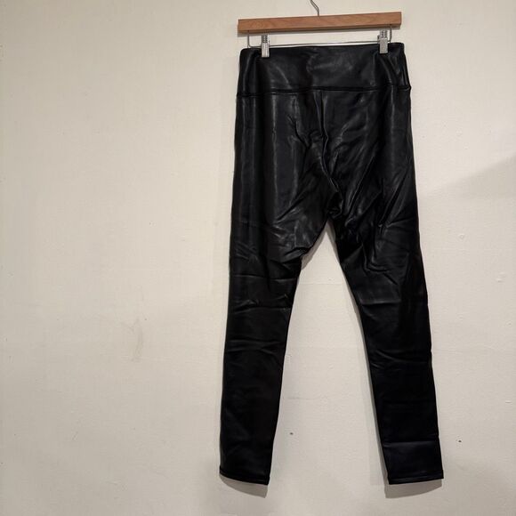 Hollister Ultra High Rise Black Faux Leather Leggings Size Large - Picture 3 of 3